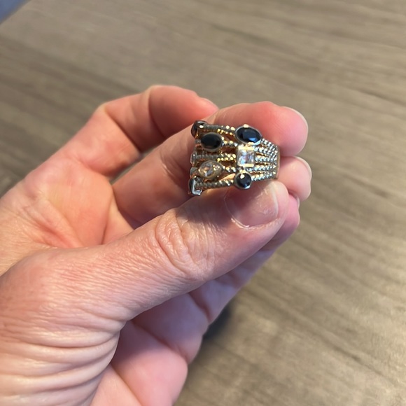 Beautiful Cocktail Gold Ring - Picture 5 of 7